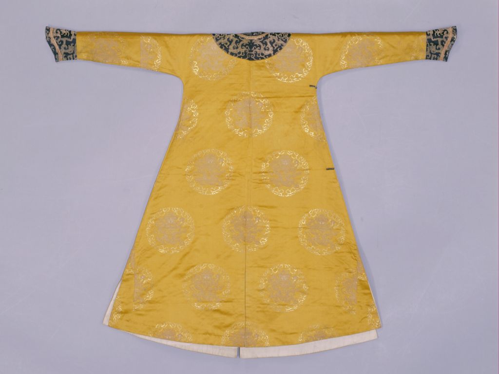 图片[2]-Yellow satin gold woven dragon pattern robe-China Archive